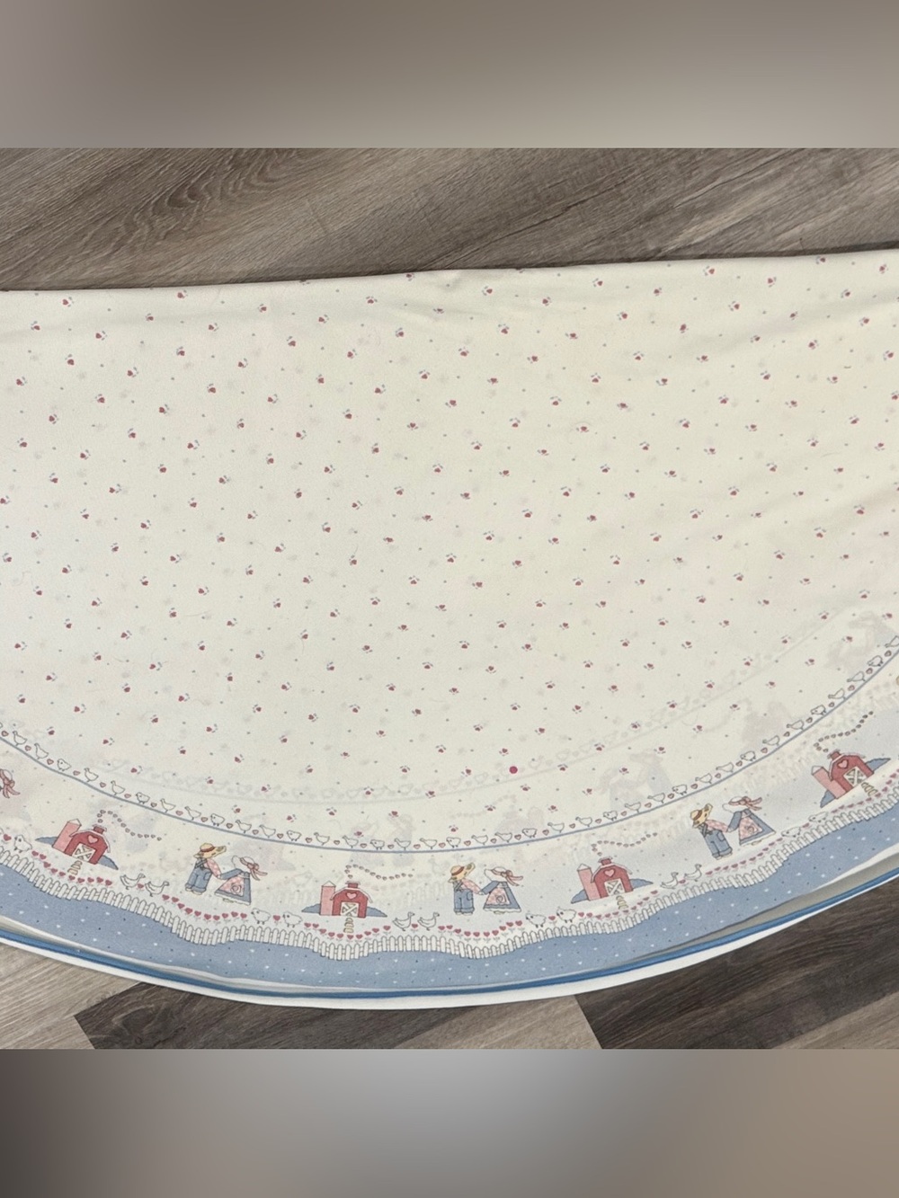 Vintage Classic Country Floral Border Round Table Cloth - Cream, Pink and Blue